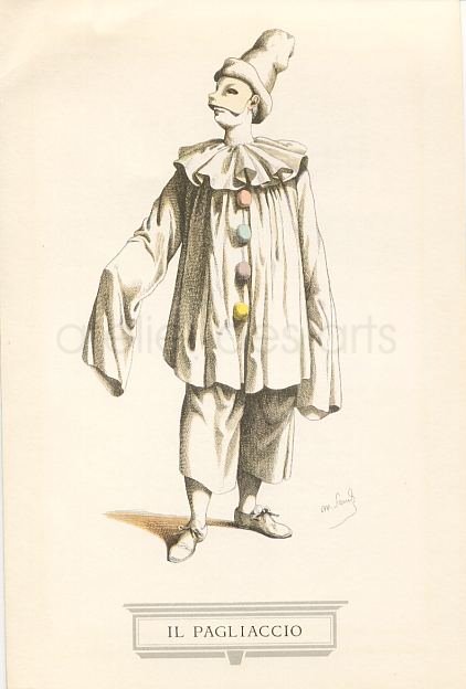 IL PAGLIACCIO<br>La maschera del Pagliaccio, affermatasi soprattutto in Francia con Pierrot, o in Inghilterra con i clowns da circo, è nata dalla fantasia di un cantastorie emiliano del ‘500, Giulio Cesare Croce, che compendiò le sue pubbliche narrazioni in un libro intitolato «Vita di Bertoldo e di suo figlio Bertoldino» cui, dopo la morte del Croce (1609), Camillo Scaligero aggiunse in appendice una «Vita di Cacasenno», figlio di Bertoldino. Padre, figlio e nipote immaginarii diventarono in quegli stessi anni personaggi di teatro fondendosi per fantasia degli attori — che a quei tempi recitavano a soggetto, anzichè imparando le battute a memoria — in un’unica figura, Bertoldino, ingenua eppur sentenziosa, maliziosa e balorda, che la compagnia di Juan Ganassa presentò poi in Francia, per la prima volta, col nome di Pagliaccio, probabilmente derivato da bajaccio, cioè dicitore di burle (baje) In Francia, a sua volta, Pagliaccio si confuse con un personaggio locale, detto Gros-Guillaume, fornaio e perciò cosparso di farina, e si specializzò nelle parti di valletto, in concorrenza con Arlecchino, assumendo talvolta anche i nomi di Piero, Pierro e Pedrolino. Molière, notato il successo degli italiani, nè derivò il personaggio di Pierrot che, come Pedrolino era stata la personificazione del con tadino italiano, finì col diventare quella del contadino francese. Da allora andò gradualmente verificandosi una totale trasformazione del Pagliaccio: eliminata ogni grossolanità, affinato il costume, il comico francese Jean-Baptist Debu reau, uno dei maggiori della prima metà dell’ 800, arriverà a completare la figura del Pierrot moderno infondendole sangue freddo, indifferenza, sensibilità morbosa e un fondo di inguaribile malinconia, motivi che bastano a spiegare perchè Pierrot sia una delle poche maschere ancora attuali, non costretta, ormai, a trovar rifugio negli spettacoli di marionette.